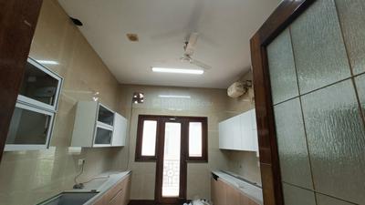 Bathroom Image of 7200 Sq.ft 5 BHK Builder Floor for rent in Panchsheel Park New Delhi for Rs. 425000