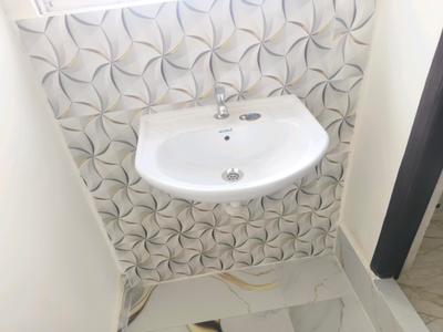 Common Bathroom Image of 786 Sq.ft 1 BHK Apartment / Flat for rent in Kondapur Hyderabad for Rs. 15500