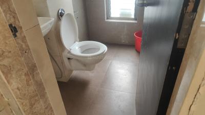 Bathroom Image of 550 Sq.ft 1 BHK Apartment / Flat for rent in Neumec Elegance, Lower Parel Mumbai for Rs. 70000