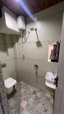 Bathroom Image of 1500 Sq.ft 1 RK Apartment / Flat for rent in Space Park I, Mahalakshmi Nagar Indore for Rs. 15000