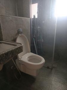 Common Bathroom Image of 600 Sq.ft 1 BHK Apartment / Flat for rent in Amanora Adreno Towers, Hadapsar Pune for Rs. 32000