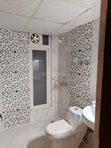 Bathroom Image of 935 Sq.ft 2 BHK Apartment / Flat for rent in Arihant Arden, Noida Extension Greater Noida for Rs. 17000