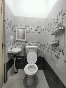 Bathroom Image of 500 Sq.ft 1 BHK Apartment / Flat for rent in Indira Nagar Bengaluru for Rs. 25000