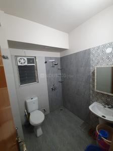 Bathroom Image of 1100 Sq.ft 2 BHK Apartment / Flat for rent in Ekta Floral, Tangra Kolkata for Rs. 45000