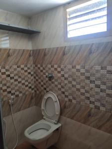 Bathroom Image of 1200 Sq.ft 3 BHK Apartment / Flat for rent in Maraimalai Nagar Chennai for Rs. 24000