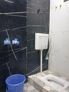 Common Bathroom Image of 750 Sq.ft 2 BHK Apartment / Flat for sale in Sector 49 Noida for Rs. 3500000