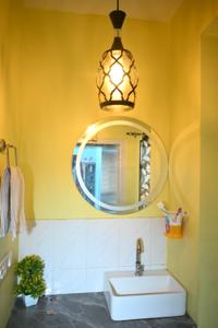Bathroom Image of 712 Sq.ft 2 BHK Apartment / Flat for rent in Hiland Greens, Maheshtala Kolkata for Rs. 20000
