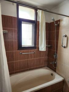Bathroom Image of 1830 Sq.ft 3.5 BHK Apartment / Flat for sale in Zeta I Greater Noida for Rs. 17800000