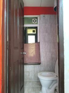 Common Bathroom Two Image of 600 Sq.ft 1 BHK Apartment / Flat for rent in Rishabh Cloud 9 Towers, Vaishali Ghaziabad for Rs. 24000