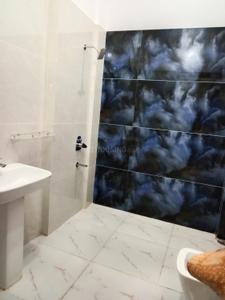 Bathroom Image of 1355 Sq.ft 3 BHK Apartment / Flat for rent in Ratan Royal, Gomti Nagar Lucknow for Rs. 30000
