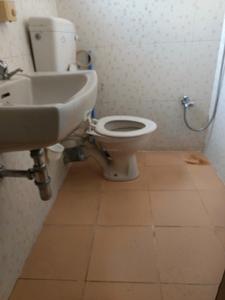 Common Bathroom Image of 930 Sq.ft 2 BHK Apartment / Flat for sale in Magarpatta Grevillea, Magarpatta City Pune for Rs. 12500000