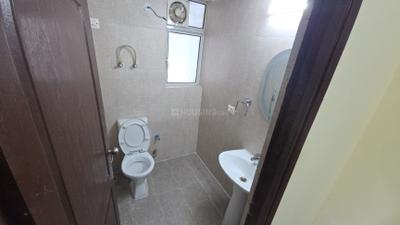 Bathroom Image of 585 Sq.ft 1 BHK Apartment / Flat for rent in Aditya Urban Homes Phase 1A, Bamheta Village Ghaziabad for Rs. 17000