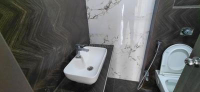 Bathroom Image of 1450 Sq.ft 4 BHK Apartment / Flat for sale in Andheri West Mumbai for Rs. 41200000
