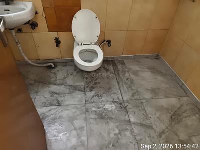 Bathroom Image of 1300 Sq.ft 3 BHK Apartment / Flat for rent in Patparganj New Delhi for Rs. 50000