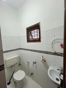 Bathroom Image of 1680 Sq.ft 2 BHK Builder Floor for rent in Big Block Builder Floor, Sector 46 Gurgaon for Rs. 31000