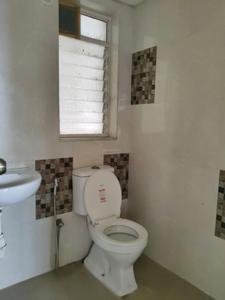 Common Bathroom Image of 950 Sq.ft 2 BHK Apartment / Flat for sale in Rustomjee Urbania, Thane West Thane for Rs. 15000000