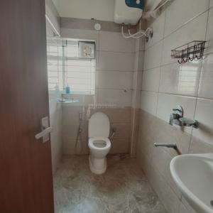 Bathroom Image of 910 Sq.ft 2 BHK Apartment / Flat for rent in Kasturi Nagar Bengaluru for Rs. 35000