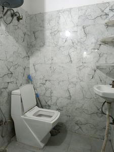 Common Bathroom Image of 200 Sq.ft 1 RK Apartment / Flat for rent in Masoodpur New Delhi for Rs. 13000