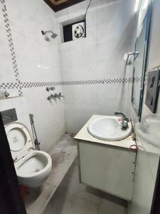 Bathroom Image of 2500 Sq.ft 3 BHK Builder Floor for rent in Sector 40 Gurgaon for Rs. 60000