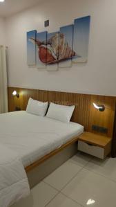 Bedroom Image of 1300 Sq.ft 2 BHK Apartment / Flat for rent in Agora City Centre, Karelibagh Vadodara for Rs. 32000