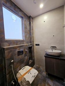 Bathroom Image of 2000 Sq.ft 3 BHK Builder Floor for sale in Ansal Versalia, Sector 67 Gurgaon for Rs. 19500000