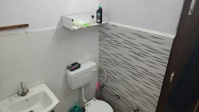 Bathroom Image of 450 Sq.ft 1 BHK Independent House for rent in Nawada New Delhi for Rs. 8500
