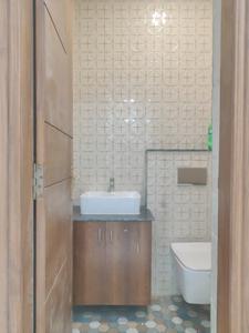 Common Bathroom Image of 2250 Sq.ft 4 BHK Builder Floor for sale in Green Field Colony Faridabad for Rs. 18500000