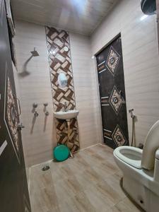 Bathroom Image of 850 Sq.ft 2 BHK Builder Floor for sale in Saket New Delhi for Rs. 4500000