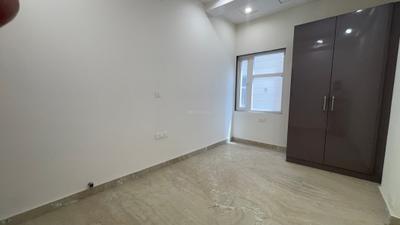 Bedroom Image of 1000 Sq.ft 3 BHK Apartment / Flat for sale in Sector 5 Rohini New Delhi for Rs. 8000000
