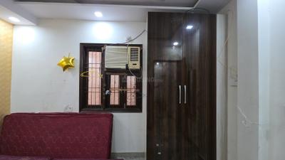 Bedroom Image of 400 Sq.ft 1 BHK Builder Floor for rent in Pitampura New Delhi for Rs. 21000