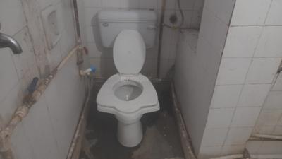 Bathroom Image of 150 Sq.ft 1 RK Independent House for rent in Mukherjee Nagar New Delhi for Rs. 14000