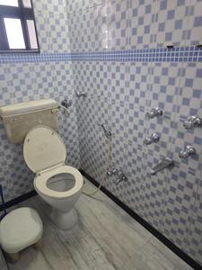 Bathroom Image of 950 Sq.ft 2 BHK Apartment / Flat for sale in The Kollage, Andheri East Mumbai for Rs. 25000000