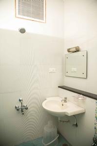 Bathroom Image of 510 Sq.ft 1 BHK Studio for rent in Pallikaranai Chennai for Rs. 17000