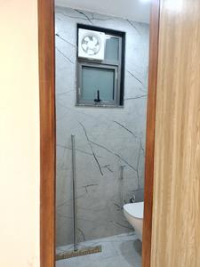 Common Bathroom Image of 4500 Sq.ft 4 BHK Builder Floor for sale in Sector 10 DLF Faridabad for Rs. 40000000