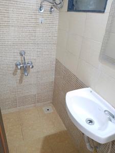 Common Bathroom One Image of 405 Sq.ft 1 BHK Apartment / Flat for rent in Worli Mumbai for Rs. 35001
