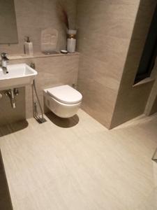 Common Bathroom Image of 1300 Sq.ft 3 BHK Apartment / Flat for rent in Adani Ten BKC, Bandra East Mumbai for Rs. 270000