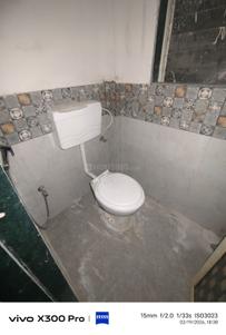 Bathroom Image of 550 Sq.ft 1.5 BHK Apartment / Flat for rent in Chinchpokli Mumbai for Rs. 50000