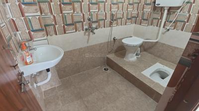 Bathroom Image of 750 Sq.ft 1 BHK Apartment / Flat for rent in Kondapur Hyderabad for Rs. 16000