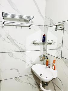 Bathroom Image of 1500 Sq.ft 3 BHK Apartment / Flat for rent in Bawadiya Kalan Bhopal for Rs. 34000