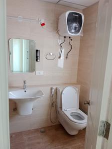 Bathroom Image of 1560 Sq.ft 3 BHK Apartment / Flat for rent in Shree Vardhman Victoria, Sector 70 Gurgaon for Rs. 55000