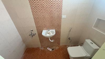 Bathroom Image of 1100 Sq.ft 2 BHK Builder Floor for rent in Ottiyambakkam Chennai for Rs. 20000