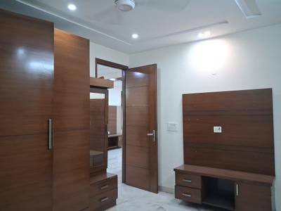 Bedroom Image of 1350 Sq.ft 3 BHK Builder Floor for sale in Paschim Vihar New Delhi for Rs. 26000000