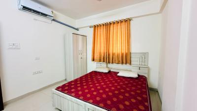 Bedroom Image of 940 Sq.ft 2 BHK Apartment / Flat for rent in Palasia Indore for Rs. 30000