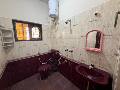 Bathroom Image of 1200 Sq.ft 3 BHK Independent House for rent in Dodda Banaswadi Bengaluru for Rs. 30000