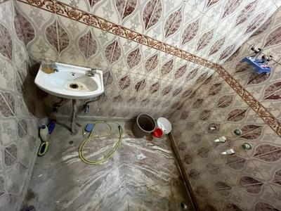 Bathroom Image of 250 Sq.ft 1 BHK Builder Floor for rent in Alpha I Greater Noida for Rs. 3700