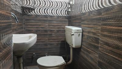 Bathroom Image of 700 Sq.ft 1.5 BHK Apartment / Flat for rent in Paschim Vihar New Delhi for Rs. 13125