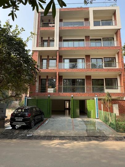 DLF Golf Course, Sector 42 Main Image 1