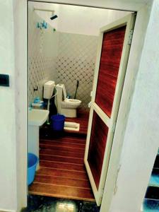 Bathroom Image of 1800 Sq.ft 2 BHK Independent House for rent in Ladhuwas Gujar Rewari for Rs. 13500