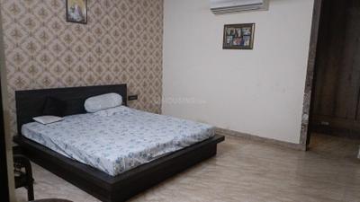 Bedroom Image of 1620 Sq.ft 2.5 BHK Builder Floor for rent in Rajouri Garden New Delhi for Rs. 48000