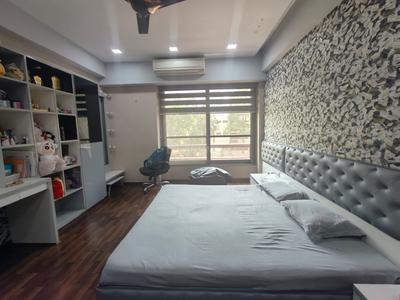 Bedroom Image of 4400 Sq.ft 4 BHK Apartment / Flat for sale in Bodakdev Ahmedabad for Rs. 60000000